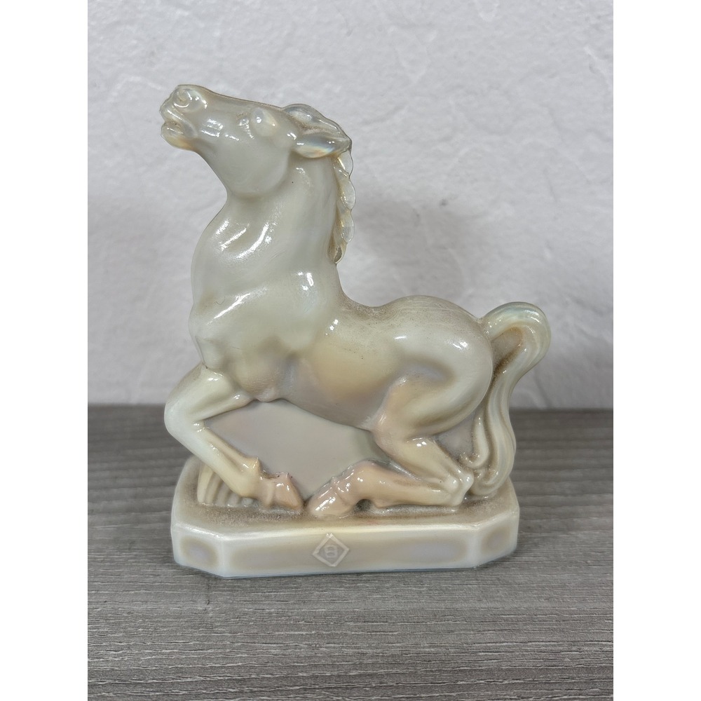 Boyd Art Glass Horse Figurine Iridescent Slag Glass Tan White B Diamond Logo